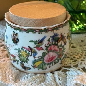 Williams Sonoma Famille Rose Salt Keeper